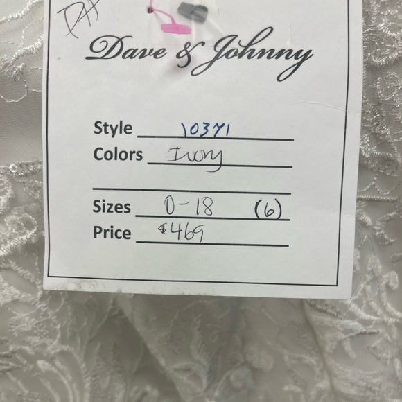 Dave and Johnny Fitted Lace Gown - Picture 7 of 7